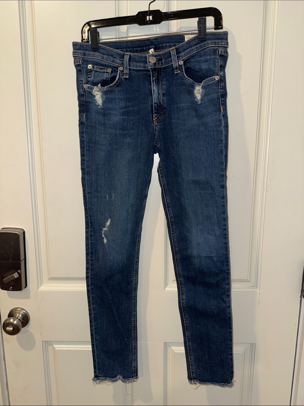 rag & bone indigo skinny jeans with light distressing size 30